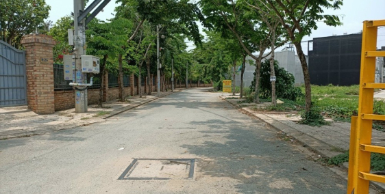 Cần bán gấp miếng đất 5x20m phía sau chợ Bình Chánh, 825tr, SHR