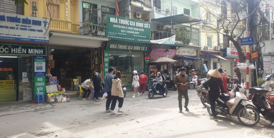 Bán mặt phố Pháo Đài Láng, Mặt chợ KD thực phẩm, 70m2 MT4m, 16.5 tỷ!