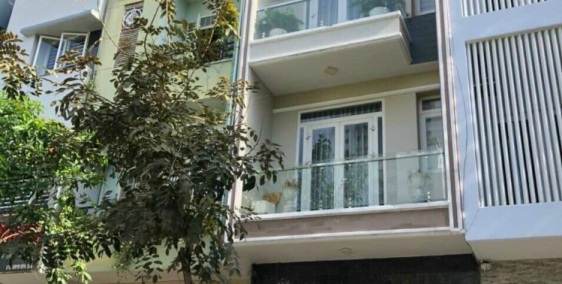 Chấp nhận lỗ 2 tỷ cần bán gấp nhà mặt phố ở Trung tâm Quận 7