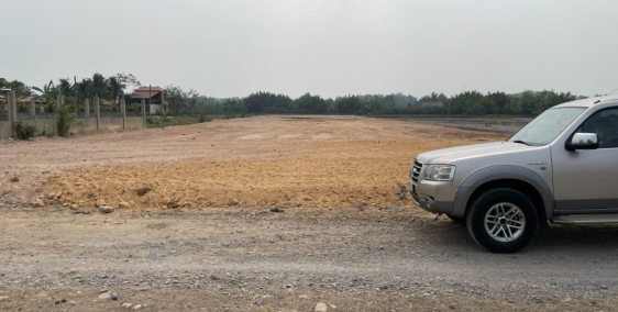 Chính chủ bán 1000m2 cách Hùng Vương 100m . Giá 2,6tr/m2