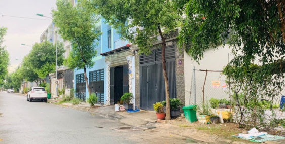 Chính chủ sang gấp lô đất MT đường Cao Đức Lân,quận 2. Giá chỉ 2.3 tỷ 70m2,SHR.