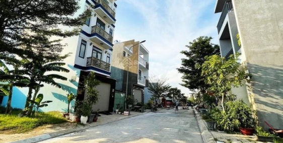 Sang gấp đất 90m2 MT đường Hoa Sữa, Phường 7, Phú Nhuận, SHR, gấp 2.4 tỷ