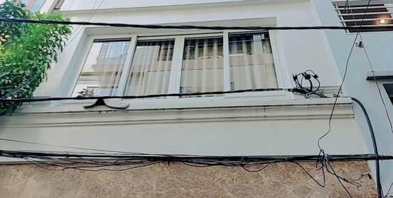 Quận 1, Trần Hưng Đạo, 80m2, ngang đẹp 4m, 5 tầng BTCT, ô tô đỗ cửa, cách mặt