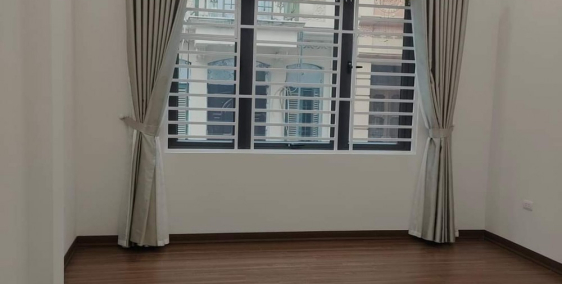 Bán GẤP Nhà ng 154 Ngọc Lâm 45.2M2x6T nhỉnh 4 tỷ trước nhà đường 5M