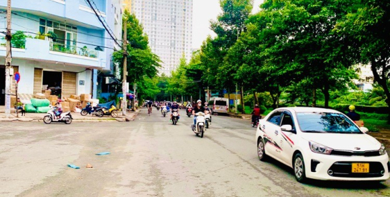 Tôi cần bán gất đất MT Nguyễn Duy Trinh Quận 9 5x18 giá chỉ 2.4 tỷ , SHR