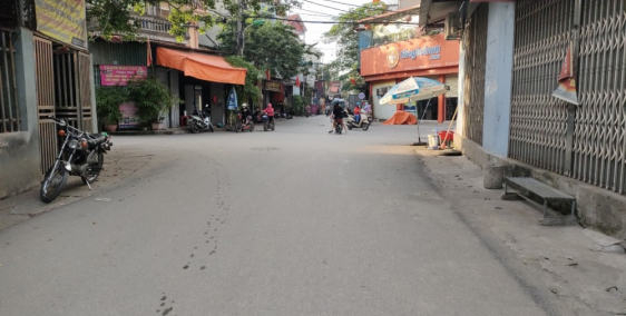       GÀ ĐẺ TRỨNG VÀNG ĐÂY Ạ . MUA NGAY KHÔNG LẠI TIẾC . LÔ ĐẤT ĐÚNG NGÃ