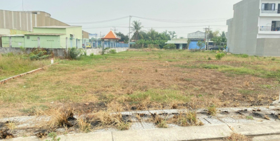 Cắt lỗ 1 năm 300TR thu hồi vốn , Dt 100m2 giá 1,3 tỷ (có lộc)