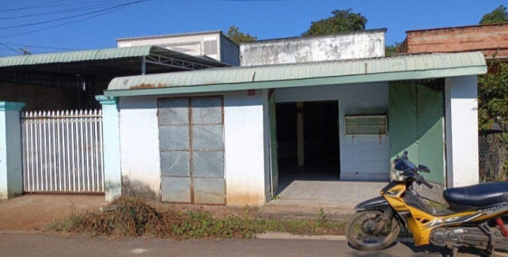 Bán nhà c4 trung tâm thị trấn đất đỏ, huyện đất đỏ.