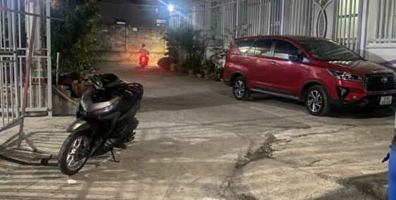 Bán nhà 2 MT tặng 50m2 đất làm sân vườn