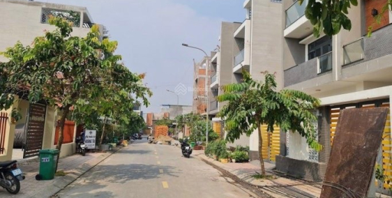 Tôi cần bán đất đường MT Phạm Thế Hiển Q8 DT 100m2, SHR, giá 2.3 Tỷ / nền XDTD