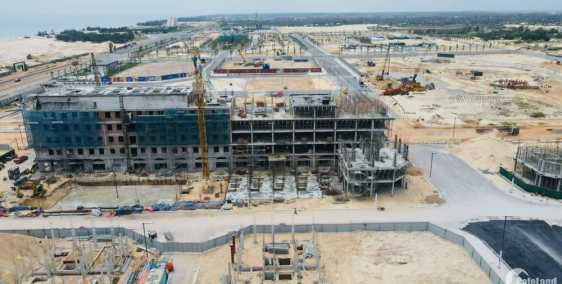 Bán nhà LK bán đảo Bảo Ninh, Quảng Bình, view biển, đối diện phố đi bộ