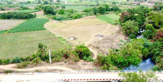 4,5 Sào Hàm Trí - 2 Mặt Giáp Suối - Giao Thông Thuận Tiện Giá Chỉ 290TR/Sào !