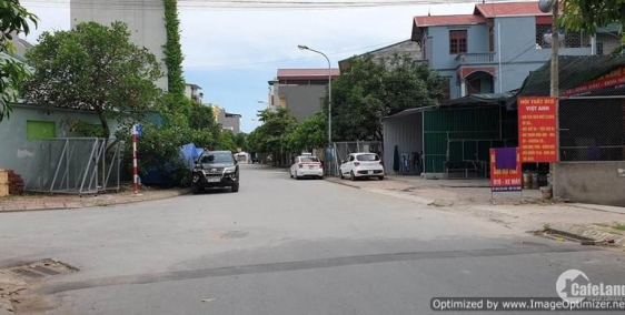 Cho thuê đất Trâu Quỳ -280m2 mặt tiền 14m, đường 22m hè 5m thông.0982852808