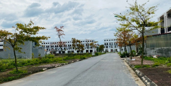 Chính chủ bán ngay lô hai mặt tiền sổ đỏ nét căng thuộc KĐT mới Xuân Hòa