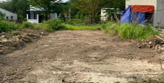 Chính chủ cần bán nhanh căn nhà cấp 4 và lô đất 300m kề kcn, chợ mới bd, đân cư