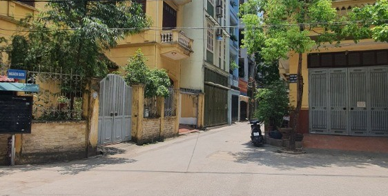 Bán nhà phố Trần Quốc Hoàn, Cầu Giấy. Dt 70m2, 4T, Mt 7m. 18Ty. Phân Lô, Ô Tô đỗ