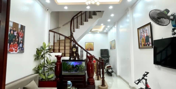  NGÃ 4 TRẦN DUY HƯNG, BÁN NHÀ 5 TẦNG, 40m, MT 4m, NHÀ ĐẸP, SÁT MẶT PHỐ, Ô