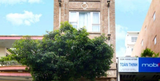 KHÁCH SẠN KHÔNG AI QUẢN LÝ NÊN NHƯỢNG LẠI