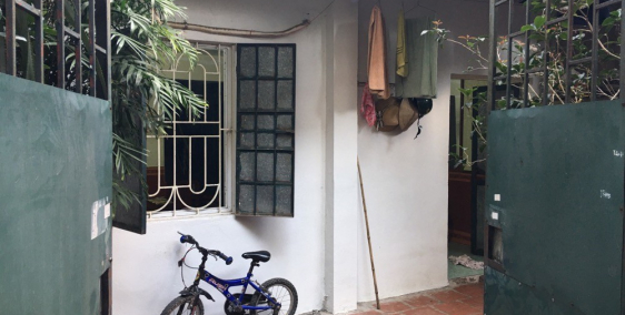 Bán đất có nhà cấp 4 trong khu dân cư