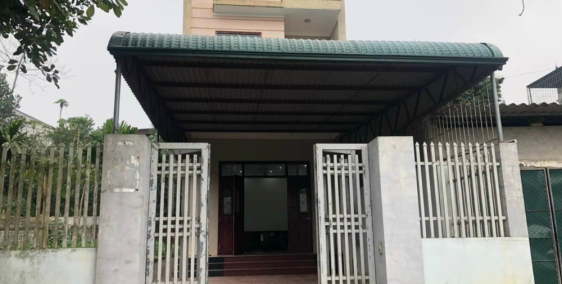 Bán đất thổ cư kèm nhà 2 tầng mặt đường QL6, với tổng diện tích 111m2.