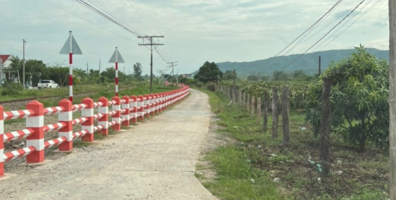 Bán Gấp Lô Đất 2 Mặt Tiền Đường Bê Tông, Gần Khu Dân Cư, SHR