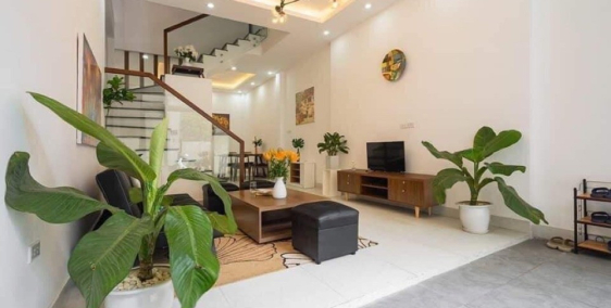 Bán nhà ngõ 38 Xuân La, Tây Hồ, DT 56m2 3 tầng, full nội thất, ngõ thông, 4.3 tỷ