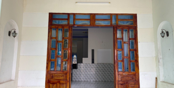 Tôi chuyển lên tp cần bán nhanh căn nhà và lô đất lớn 300m gần chợ, trường học,