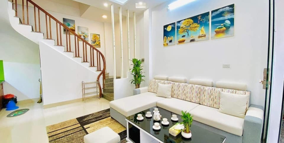 Bán nhà ngõ 230 Định Công Thượng full nội thất - 3 thoáng- mặt tiền 4.55m - 32m2