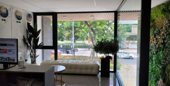 Bán tòa nhà dịch vụ có thang máy,bể bơi vô cực, đường Trần Hưng Đạo, Đà Nẵng