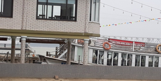 Bán đất đẹp, 2 mặt đường + 1 mặt trống, cách sông Vinh 20m, cách  sông Lam 30m.