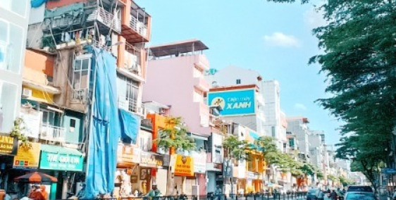 Bán nhà C4 Mặt tiền 8.5m đường Lạc Long Quân 300m2 giá 350triệu/m Lh 0386380199