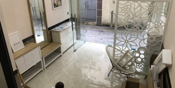 Bán nhà Phú Thượng, ô tô cạnh nhà, DT 35m2 xây 5 tầng, ngõ thông, 3.5 tỷ