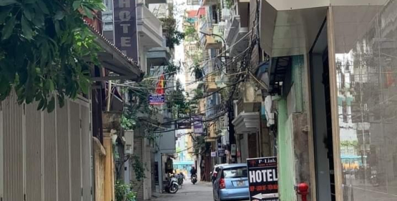 NHÀ NẰM NGAY NÚT GIAO HOÀNG QUỐC VIỆT VÀ PHẠM VĂN ĐỒNG, OTO VÀO NGÕ NÔNG, LÔ GÓC