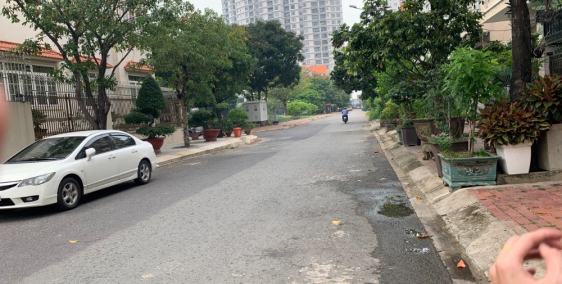 Bán gấp 5 lô đất MT Lê Văn Lương, Tân Phong, ngay Lotte quận 7, giá 2.8 tỷ/80m2