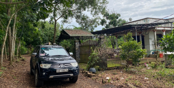 Đất Dân cách sân bay 5km và cách đường Bàu Cạn 250m, có vườn trái cây, nhà cấp 4