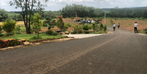 Cần bán liền 565tr cho miếng đât 6*50 sẵn 100m THỔ CƯ ngay sau ủy ban