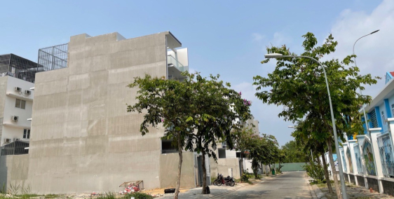 Cần bán gấp lô đất ngay mặt tiền Hoàng Hữu Nam, Q9, DT 90m2 SHR, Giá cực mềm 2tỷ