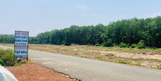 cần tiền nên bán gấp lô đất mặt tiền đường nhựa 32m