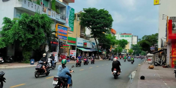 BÁN NHÀ MẶT TIỀN,2 TẦNG, ĐƯỜNG GÒ DẦU, 69m2 CHỈ 11.7 TỶ, 2p RA EON MALL, GẦN