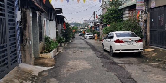 Cần bán gấp nhà Trảng Dài khu dân cư đông đúc đường ôtô