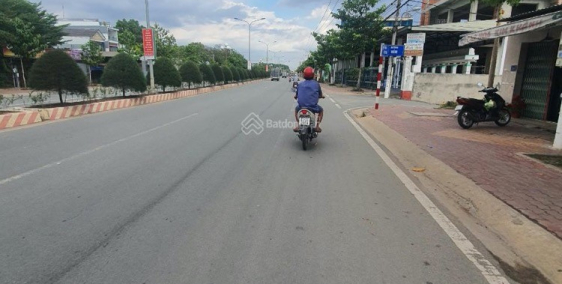 kẹt tiền bán gấp lô đất tân kiên- bình chánh 100m2 giá 1tỷ650 MT đường 10m SHR