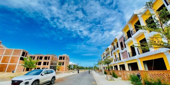 Duy nhất 1 căn Nam Hội An 3 tầng full nội thất, view sông đối diện công viên