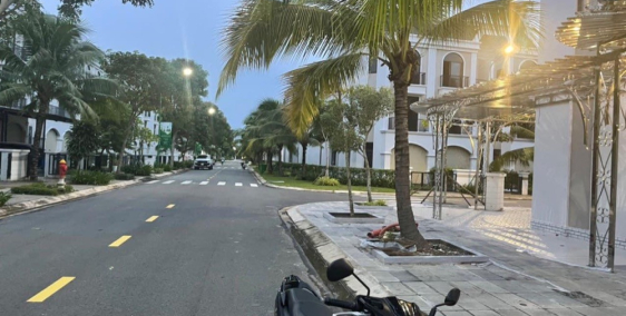 Em có nhà 1 trệt 2 lầu gần chợ nông sản