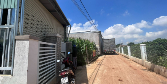 Bán đất TẶNG NHÀ còn mới ngay trung tâm Hiệp Thạnh, Đức Trọng giá 2 tỷ 350