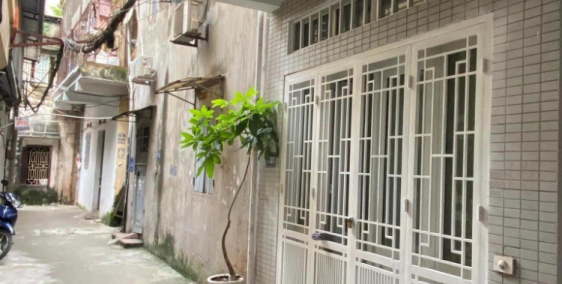 Bán nhà Cầu Giấy,Thoáng trước sau,Sát phố, 50m oto,trước nhà 3m,40Mx4T 4ty38