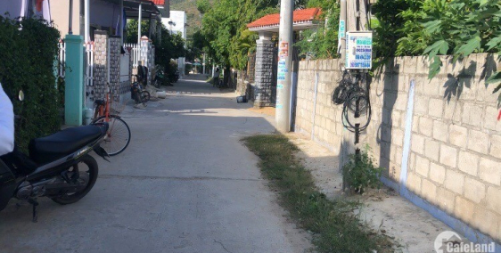 Chủ cần tiền bán hết 3 lô thổ cư (297m), sổ đỏ, gần biển Ninh Hải