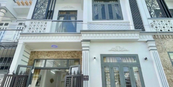 Nhà 1 trệt 2 lầu cặp bên Bệnh viện Đa Khoa Trung Ương