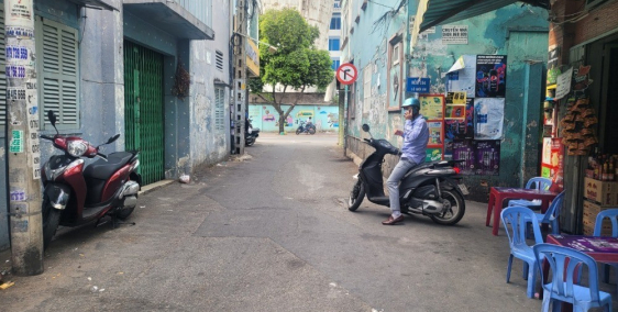 Kẹt tiền bán nhà 3 tầng lầu. Phú Nhuận