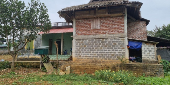 1883m có 800m thổ cư Cao Phong Hoà Bình Mô tả : Trên đất có sẵn 1 nh