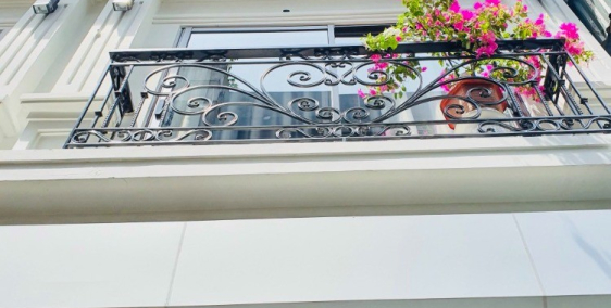 Bán Ngay Nhà Nguyễn Văn Cừ, Long Biên 5T; 42m2; giá 5,65 tỷ (Ngõ rộng, ô tô vào